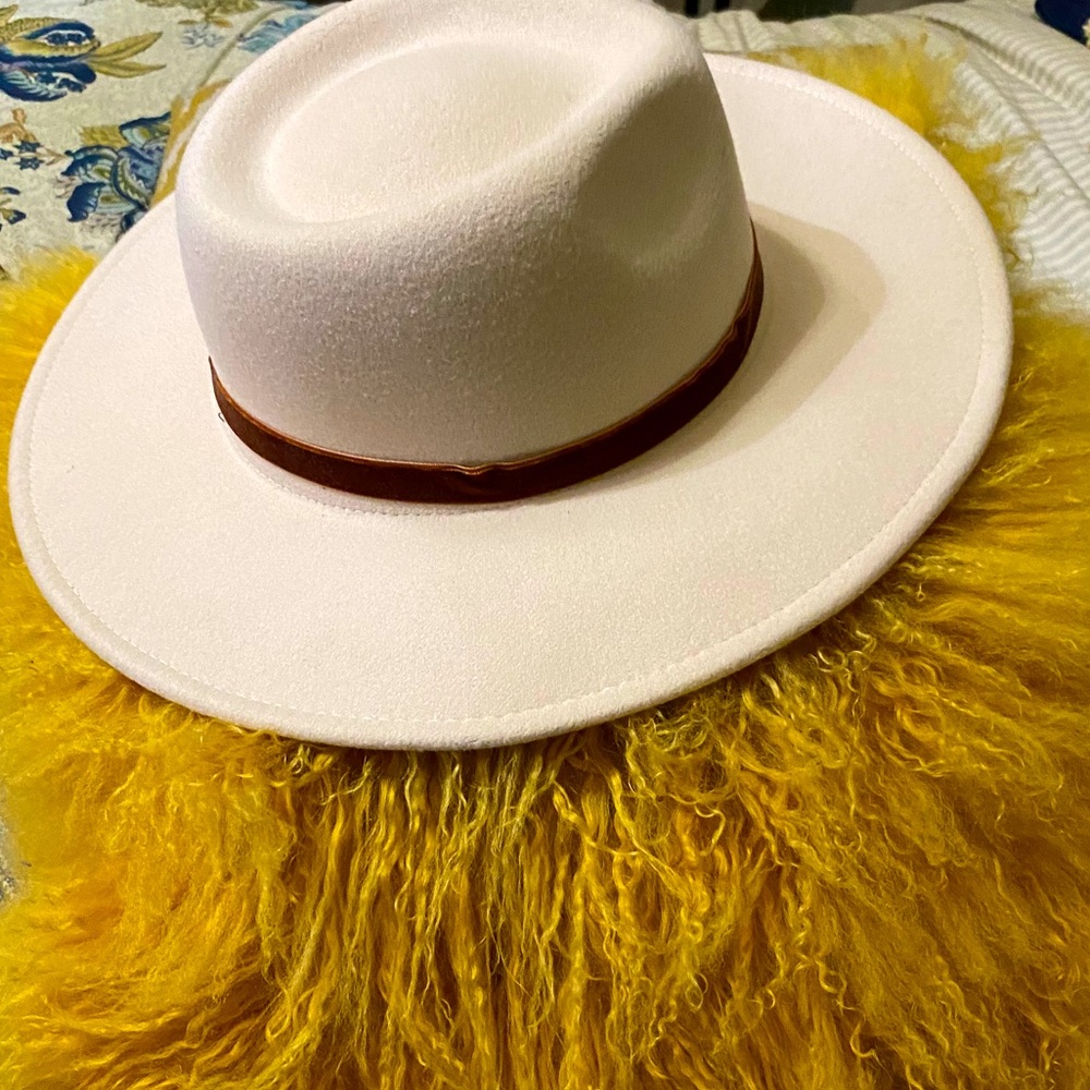 White Felt Wide Brim Hat M/L